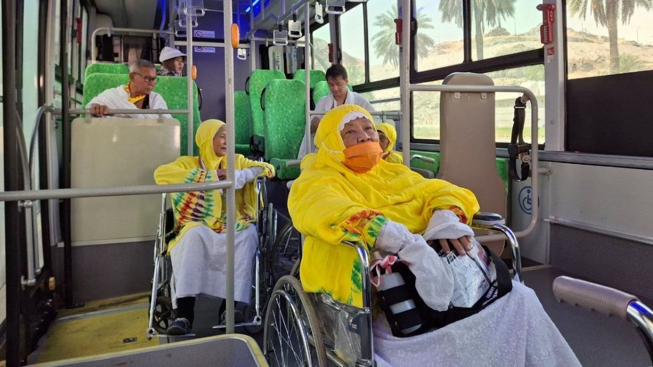 Pakai Jasa Pendorong Kursi Roda Ilegal, 5 Jemaah Haji Berurusan dengan Askar di Masjidil Haram