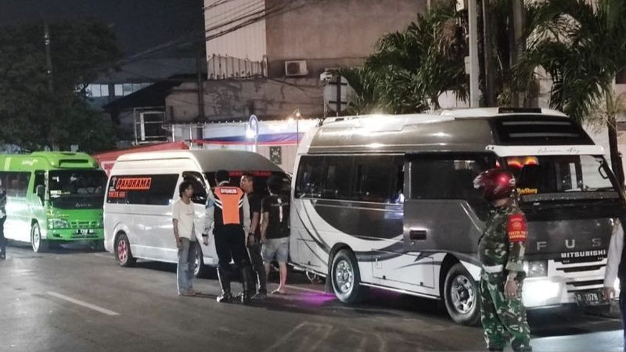 Puluhan Angkutan Umum dan Travel Gelap di Jatiwaringin Ditertibkan