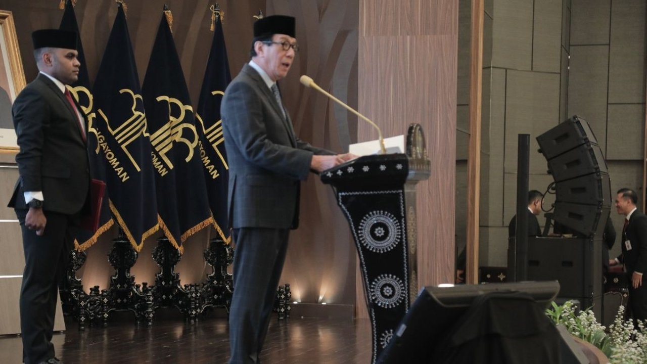 Dukung Iklim Ekonomi Kondusif, Yasonna Minta MKN Awasi Notaris Secara Profesional