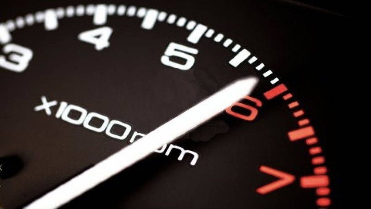 6 Penyebab dan Cara Mengatasi Ketidakstabilan Pedal Gas Mobil.