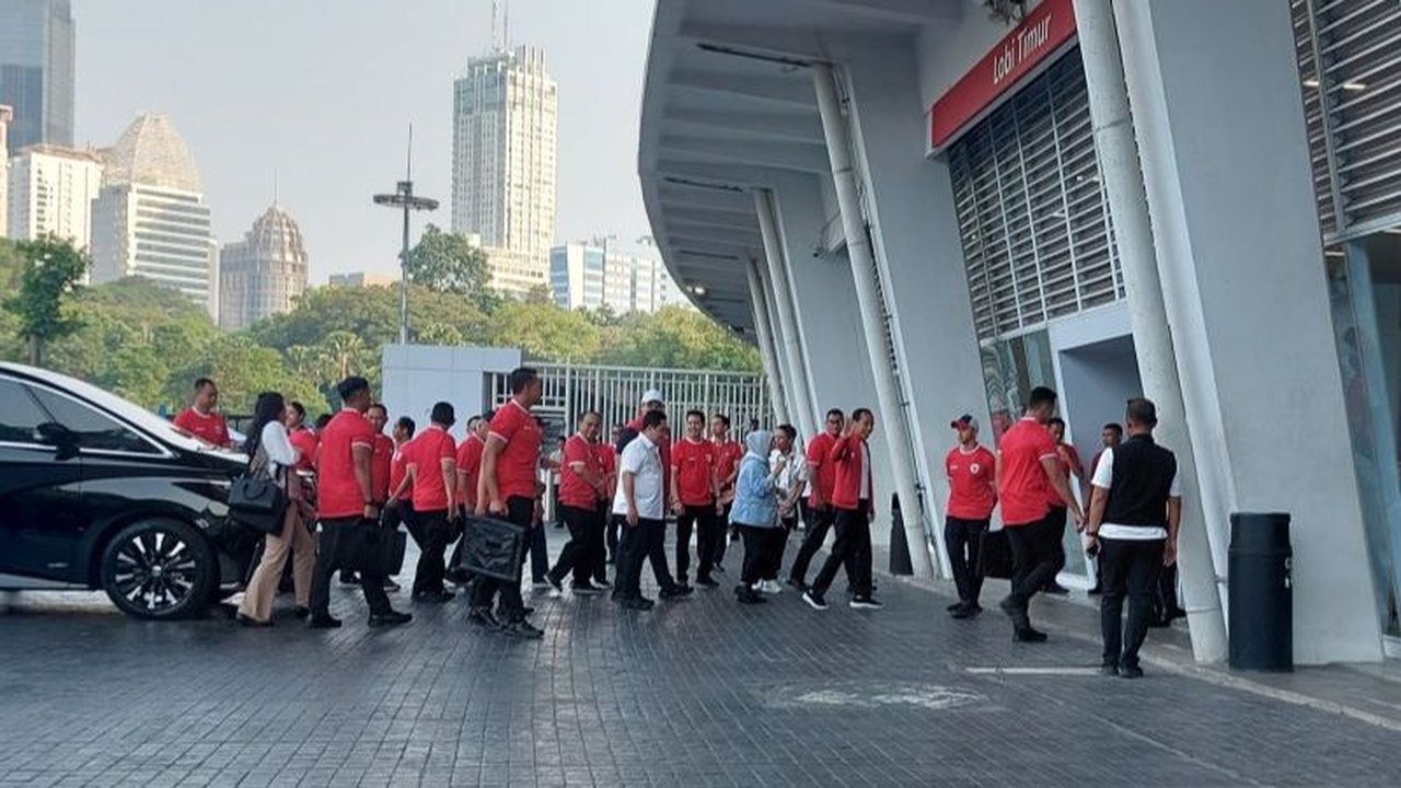 Ditemani Kaesang, Jokowi Nonton Pertandingan Timnas Indonesia vs Irak di GBK