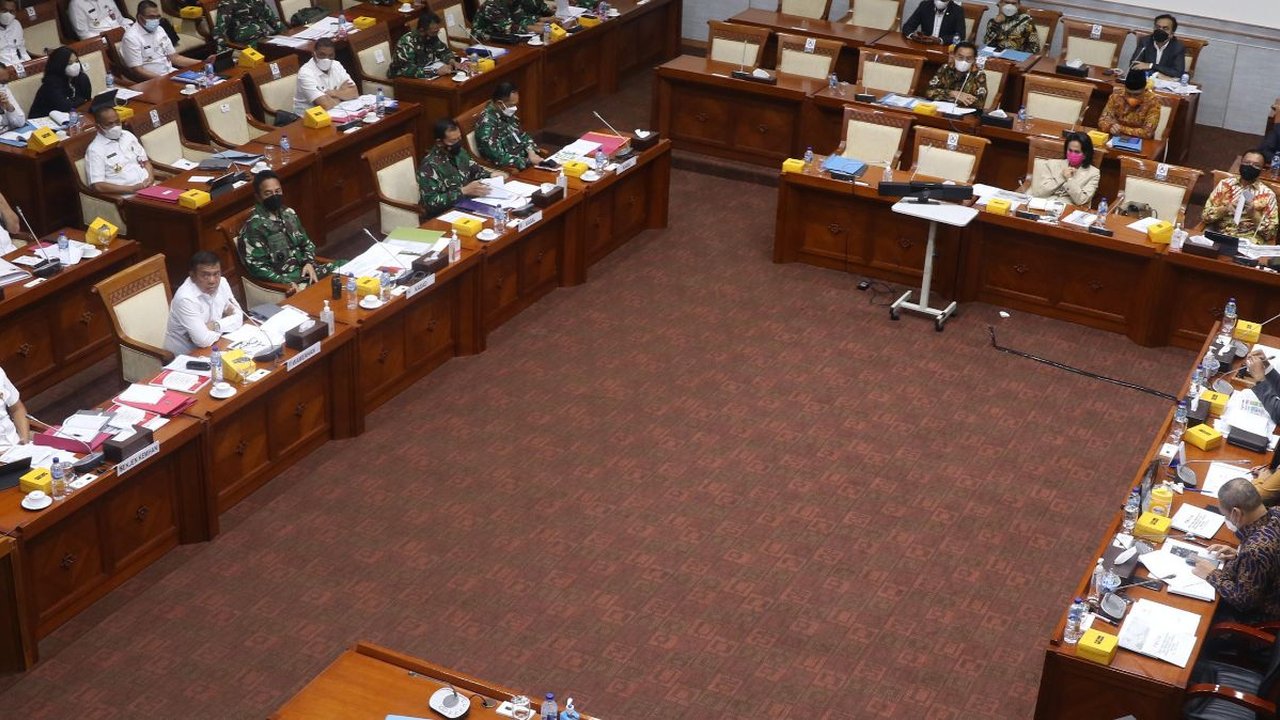 VIDEO: Wamenhan Bikin Riuh Komisi I DPR, Keselip Lidah Sebut Pemerintahan Jokowi-Gibran