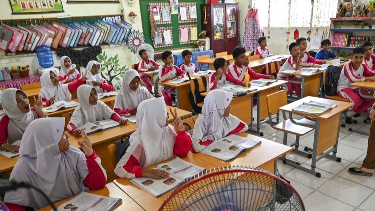 SMP di Lombok Ini Unik Banget, Bangunannya Dibuat dari Plastik Daur Ulang