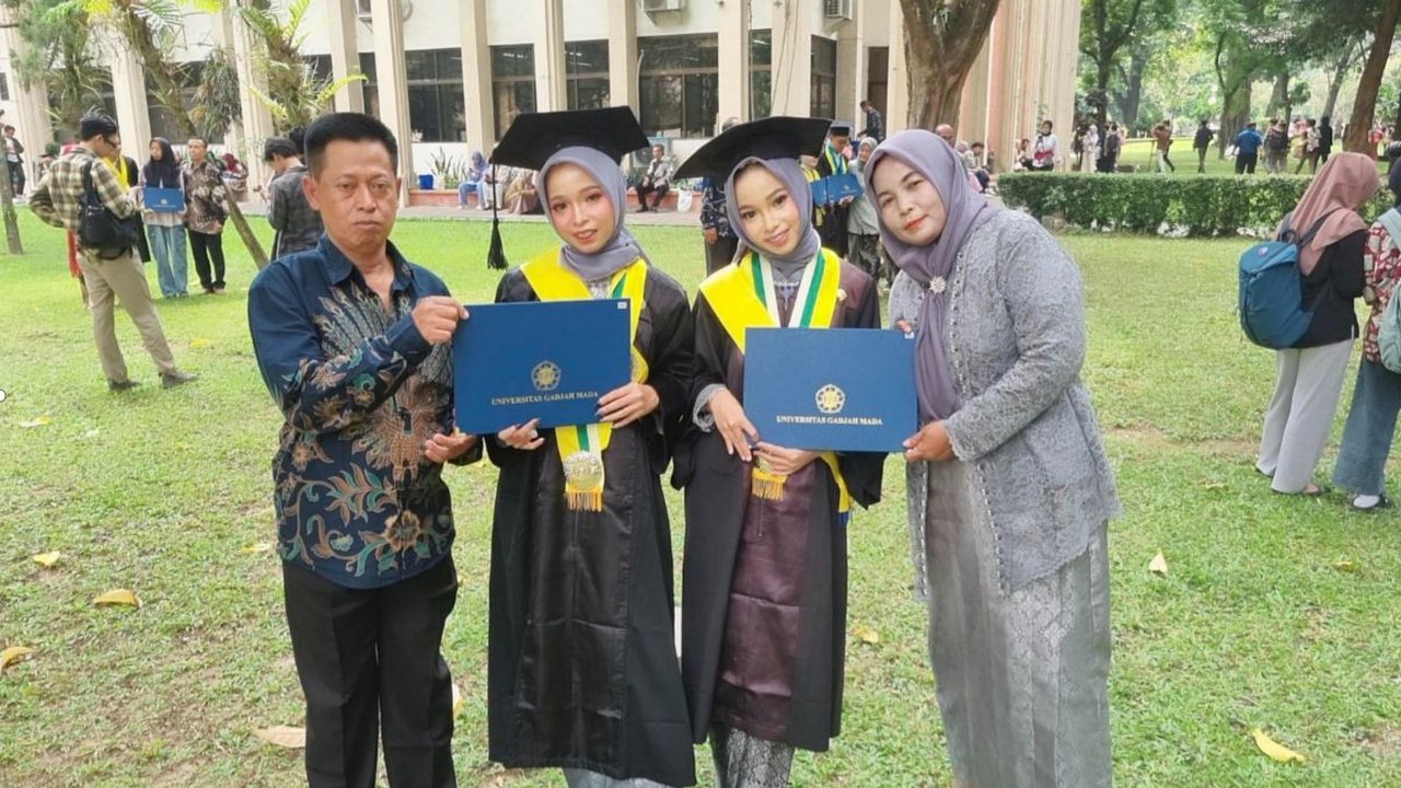 Cerita Sherlina dan Sherlita, Si Kembar Mahasiswa UGM yang Lulus Cumlaude Bareng