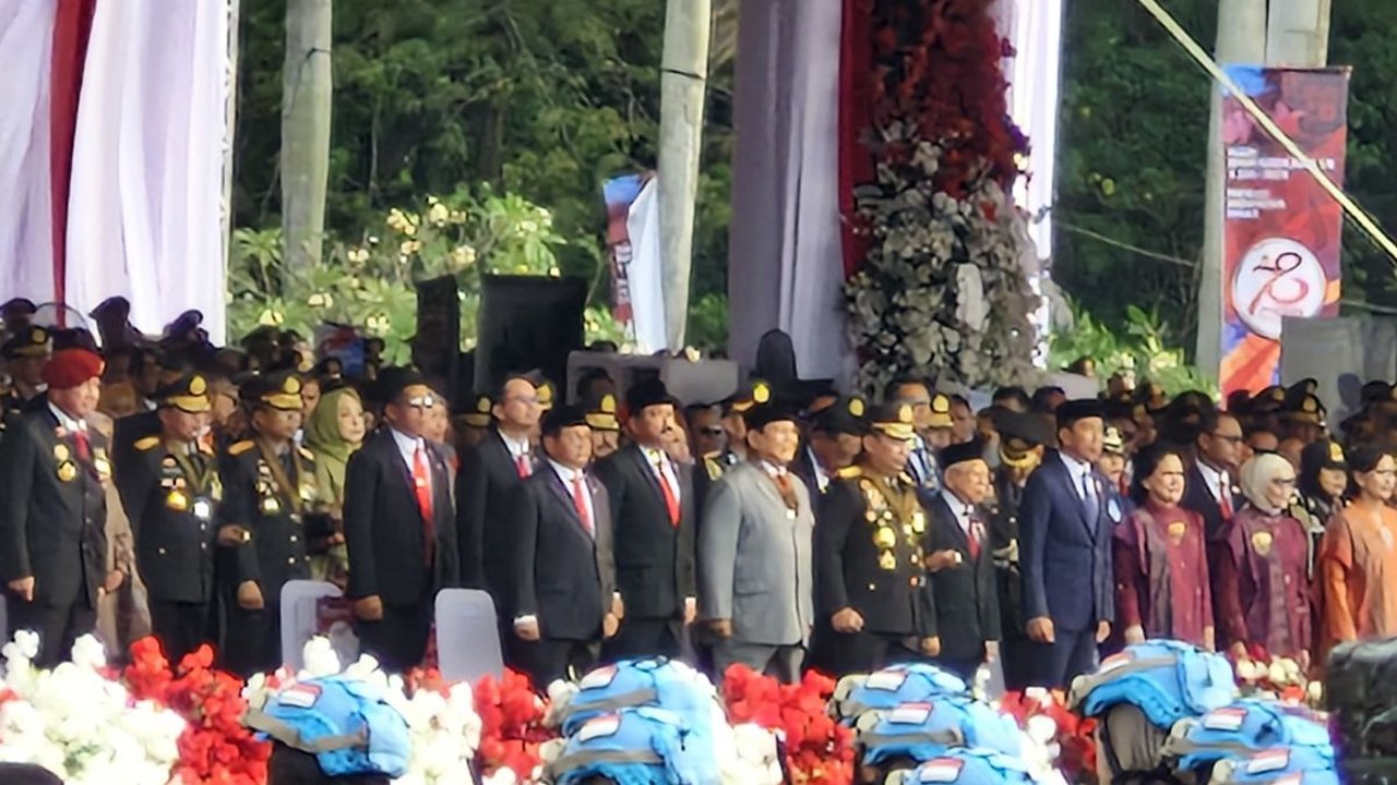 Usai Operasi Cidera Kaki, Prabowo Hadiri HUT ke-78 Bhayangkara di Monas
