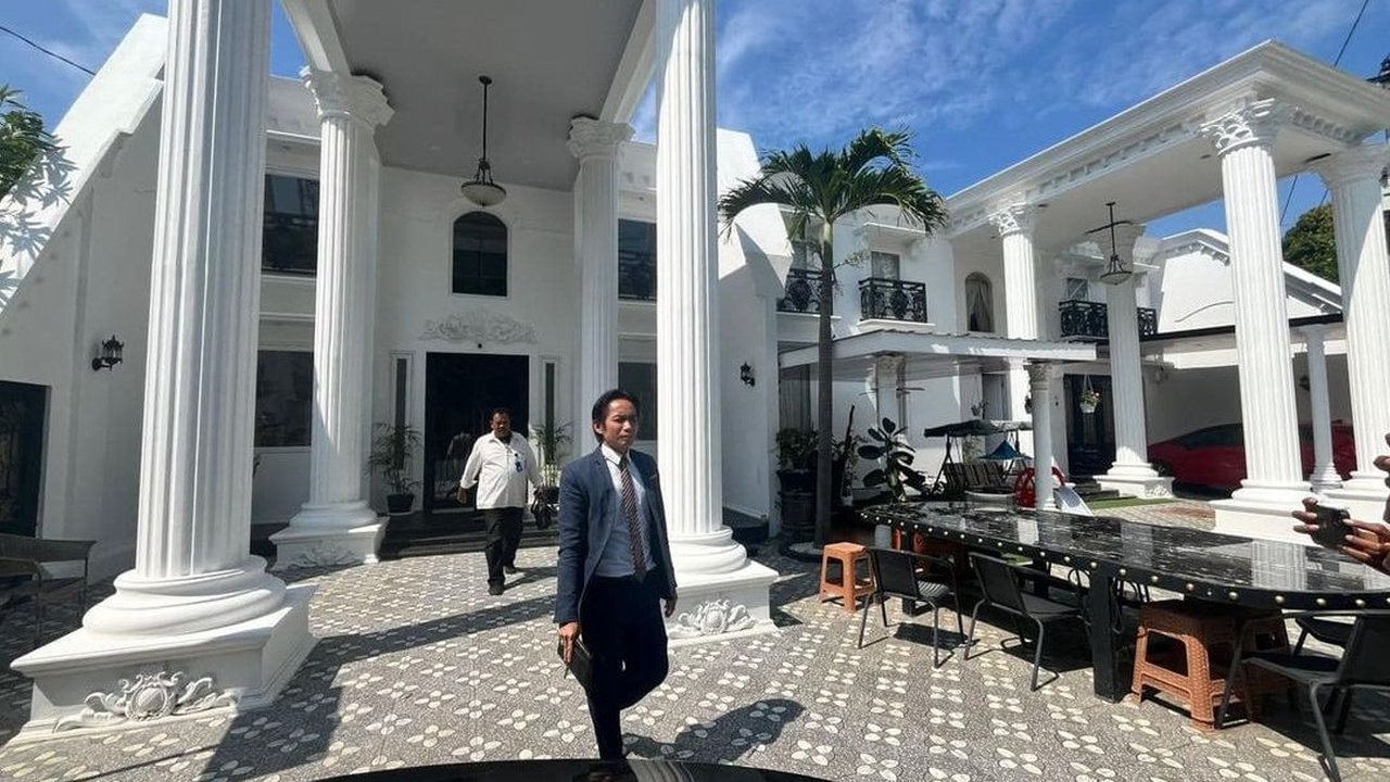 Megah Rumah Toni RM Pengacara Pegi Kasus Vina Cirebon, Pagar Istimewa Bergaya Klasik Eropa