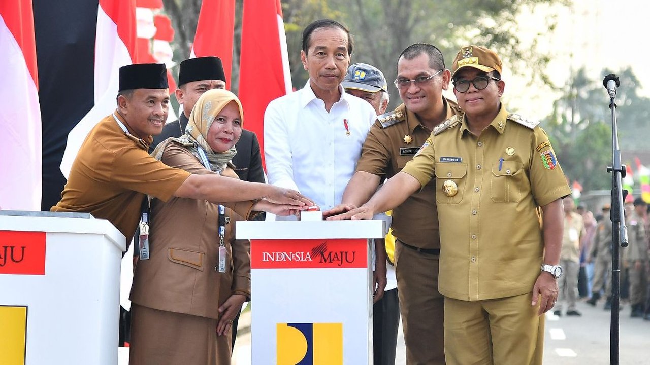 Presiden Jokowi Resmikan Infrastruktur Jalan di Lampung Utara Senilai Rp806 Miliar