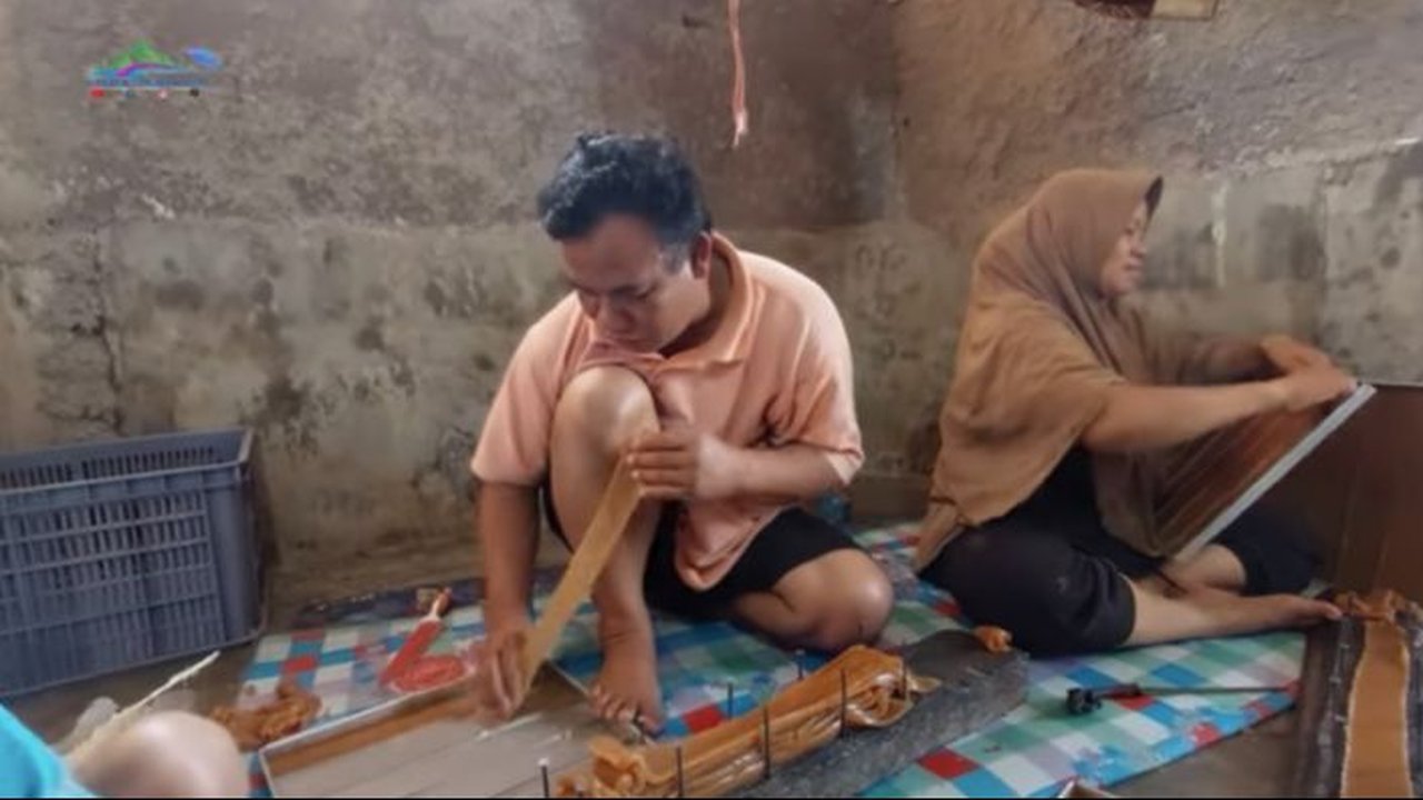 Dulu TKI di Arab Saudi, Pria Ini Kini Sukses Buka Pabrik Kerupuk di Kampung Halaman