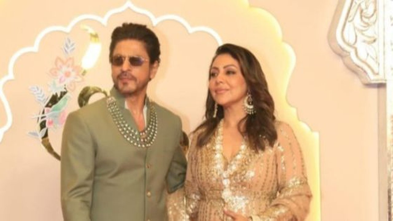 Shahrukh Khan Hingga Kim Kardashian, 14 Foto Seleb di Pernikahan Anant Ambani Anak Crazy Rich India