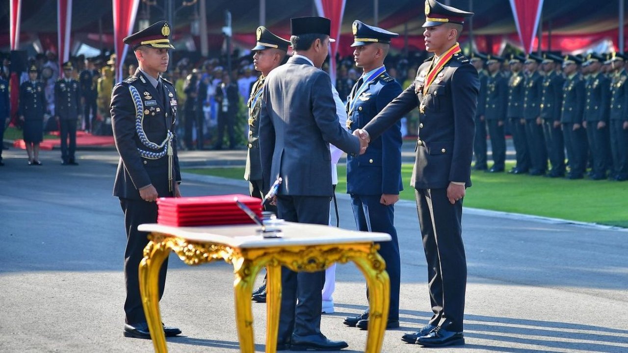 VIDEO: Momen Terakhir Presiden Jokowi Lantik Perwira TNI dan Polri di Istana Negara