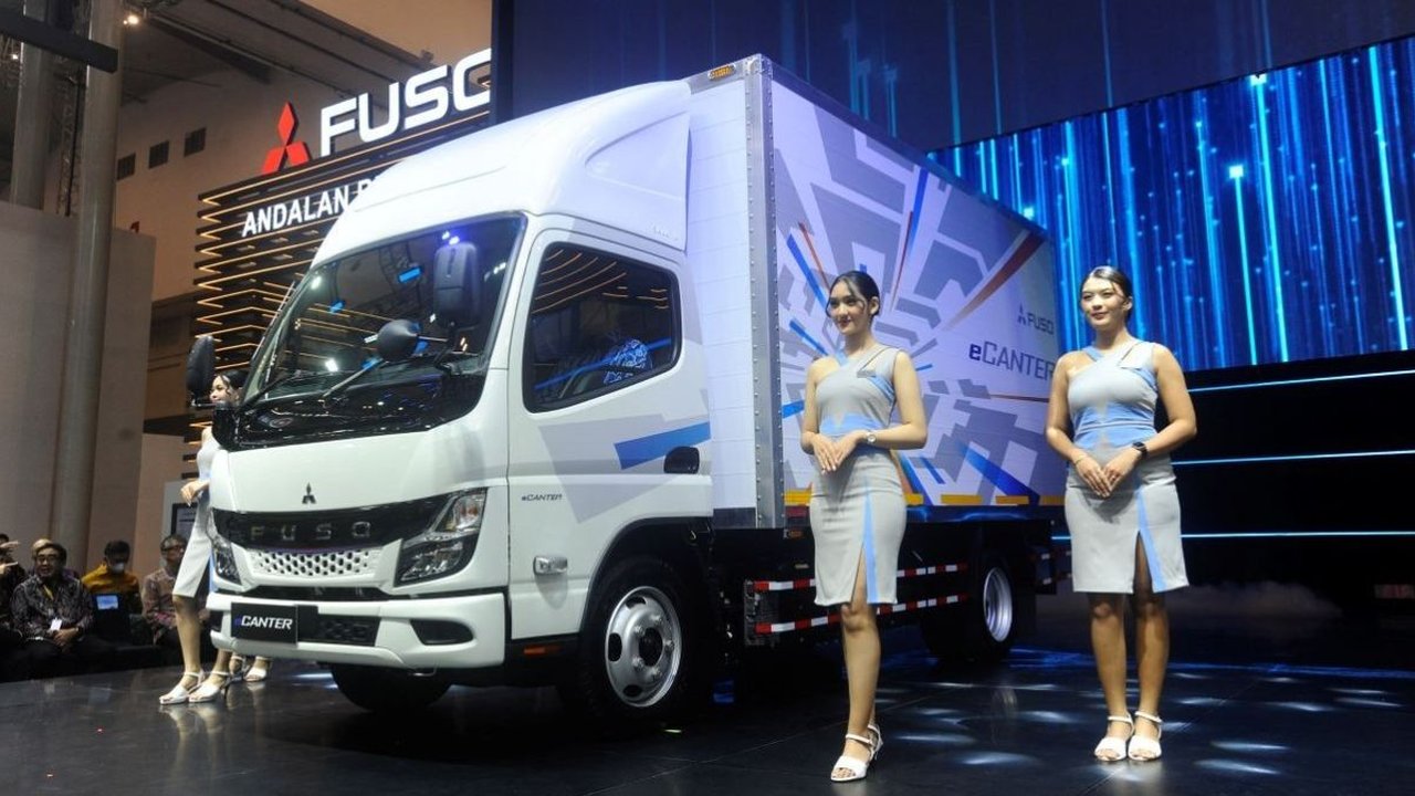 FOTO: Penampakan Truk Listrik Pertama Indonesia Mejeng di GIIAS 2024