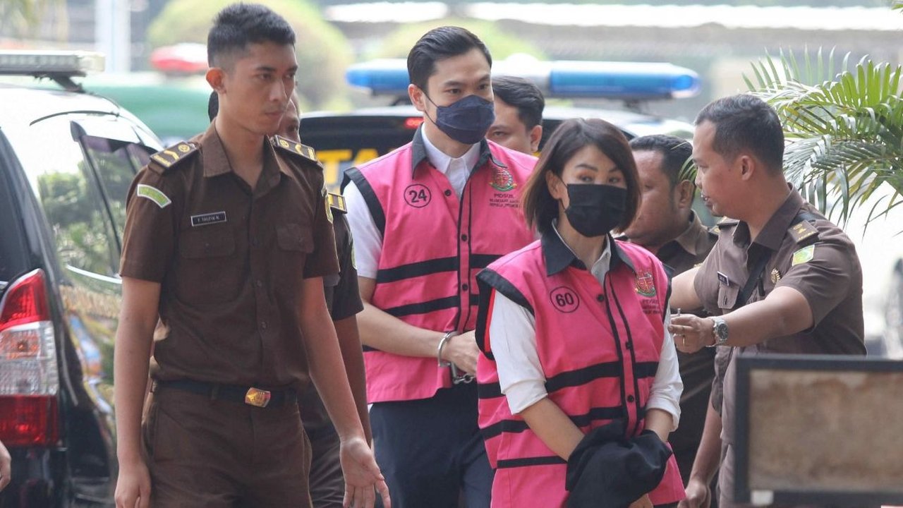 VIDEO: Ditahan Kejagung Kasus Korupsi, Harvey Moeis & Helena Lim Bergaya Necis Rambut Klimis