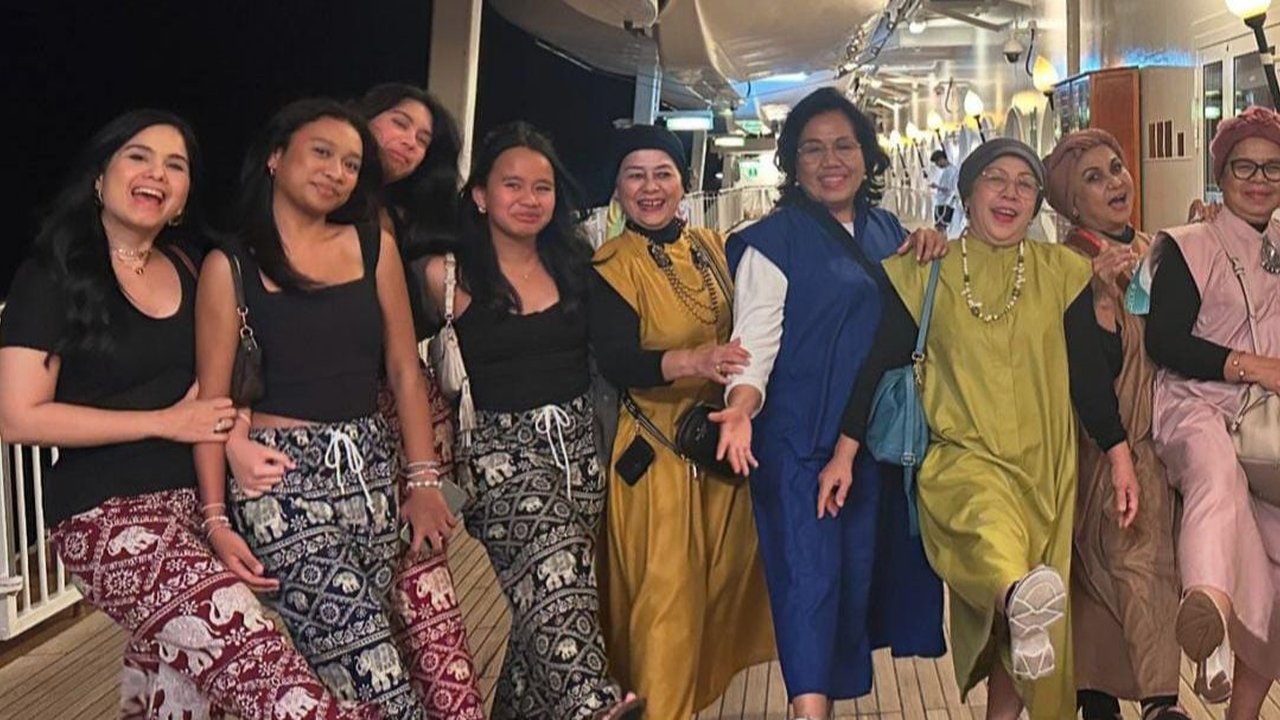 Potret Liburan Dadakan 3 Generasi Annisa Pohan, Seru Bareng Bestie Sang Ibu & Anak di Kapal Pesiar