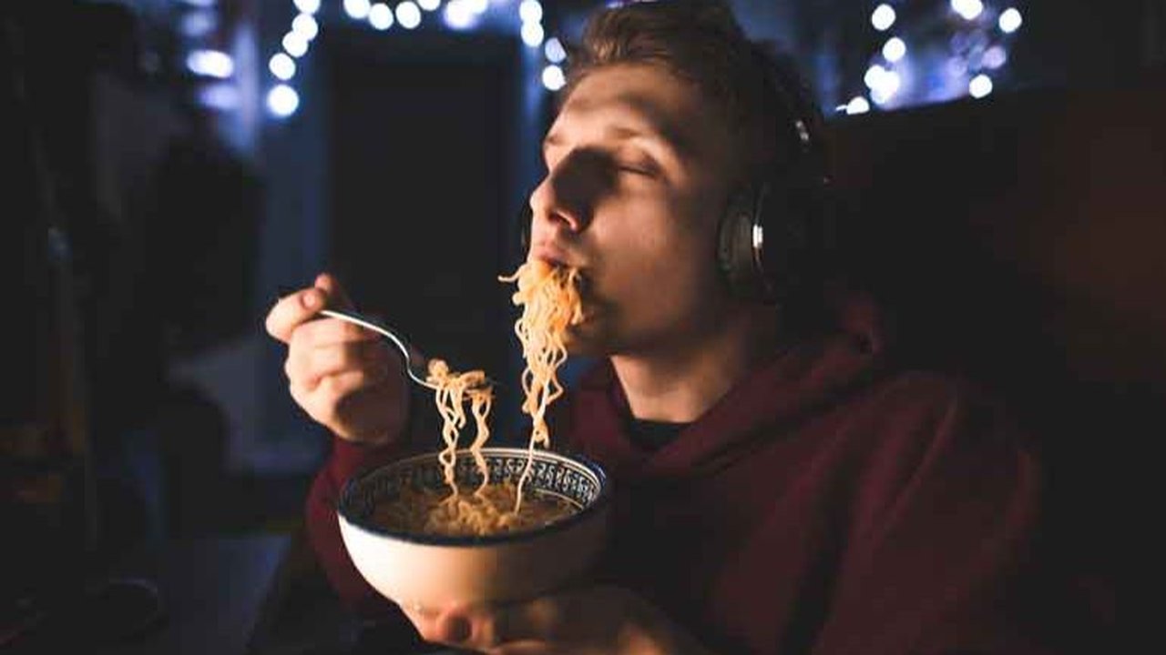 Apakah Makan Malam Bisa bikin Gemuk? Begini Penjelasannya