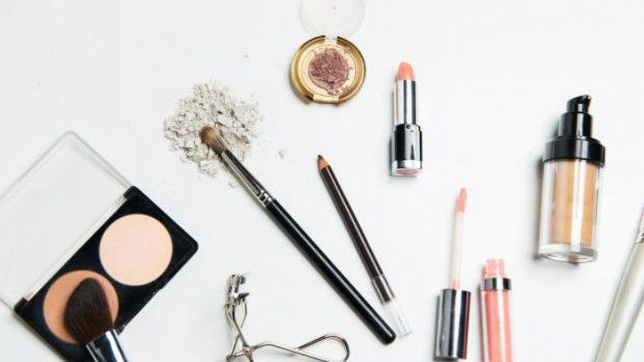 Cara Mengatasi Makeup Crack di Wajah Tanpa Bantuan Bedak, Hanya Butuh 2 Langkah Saja