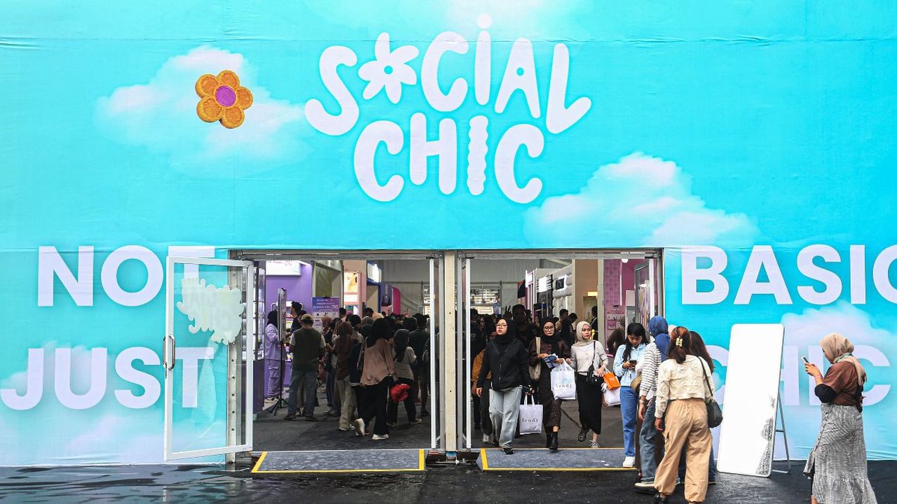 FOTO: Keseruan Berbelanja Produk Mode dan Kecantikan di Festival Social Chic 2024