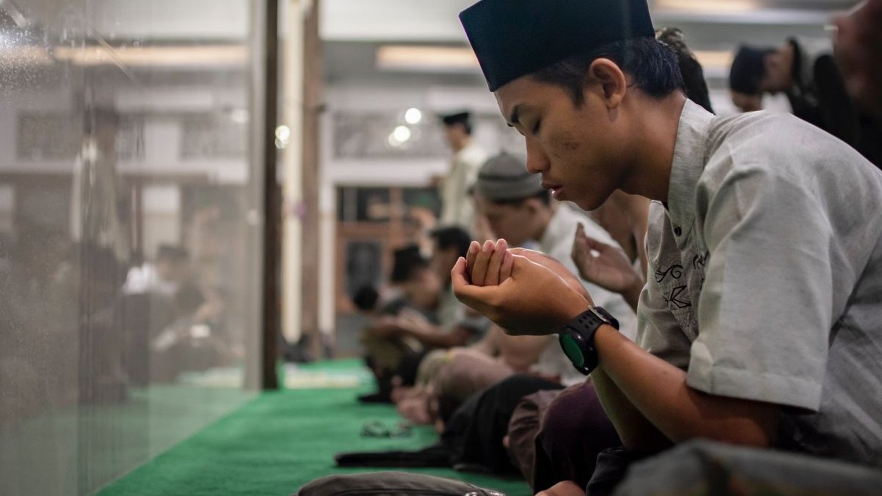 Cara Mengamalkan Sholawat Mansub, Lengkap Beserta Keutamaannya