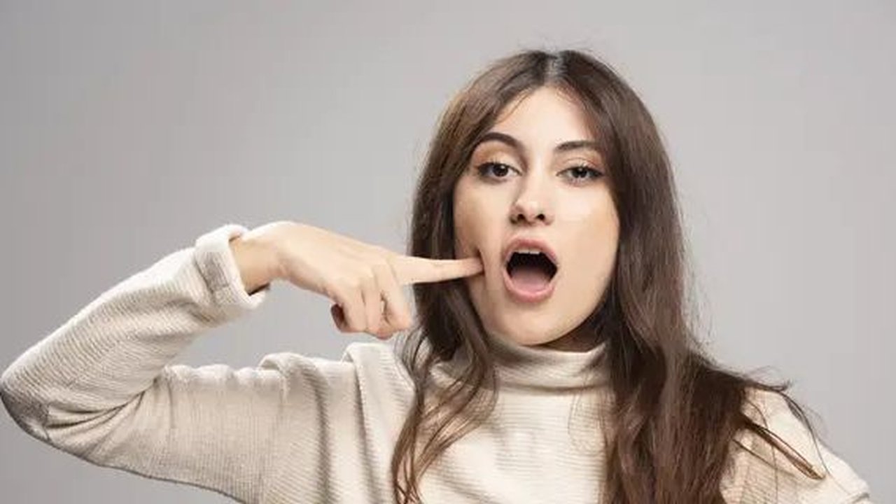 ara Membuat Lesung Pipi Palsu, Hanya dengan Makeup dan Hasilnya Super Cakep