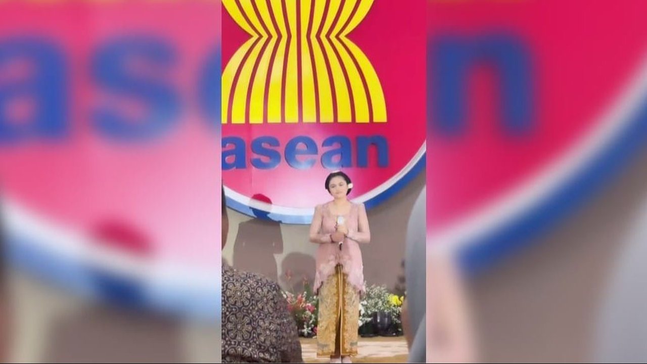 Tampil Berkebaya dan Rambut Disanggul, ini Potret Cantik Amora Anak Kris Dayanti saat Tampil di  Acara HUT ke-57 ASEAN