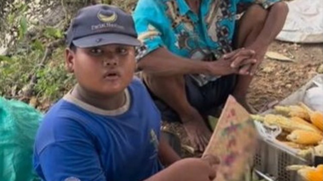 Bocil Penjual Jagung Bakar Bercita-cita jadi Kiai & Bangun Musala, Akun Partai NasDem Malah Ramai Ditandai