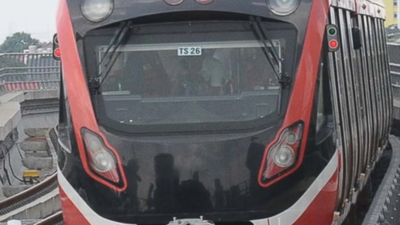 VIDEO: LRT Cibubur Mogok Depan Menara Saidah, Ini Penjelasan Pengelola