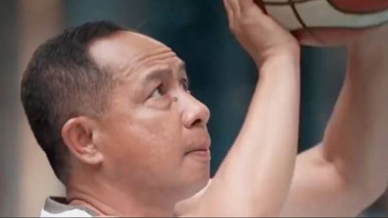 Lincah dan Gesit, Panglima TNI Main Basket Bareng Jenderal TNI dan Polri, Sekali Lempar Ring 'Bobol'