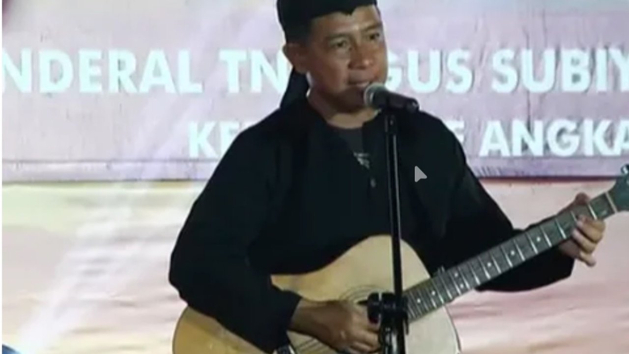 Keren Abis! Momen Kasad Jenderal Agus Subiyanto Solo Gitar Nyanyi 'Benci untuk Mencinta di Depan Ribuan Orang, Vokalis Naif Bisa Minder