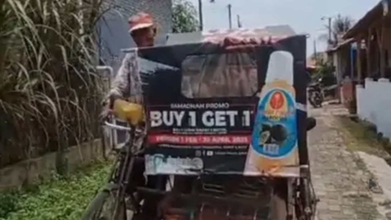Cerita Kakek Tua Rela Jadi Tukang Becak Dayung Demi Sesuap Nasi, 'Becak Saya Jelek Tak Ada yang Mau Naik'