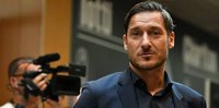 Di Usia 48 tahun, Francesco Totti Tiba-Tiba Ingin Main Lagi di Serie A