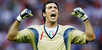 Kisah Buffon Tolak Main Bareng Messi di Barcelona