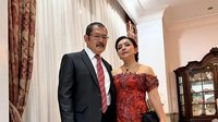 Bergaya Mewah saat Panen, Mayangsari Pakai Chanel di Kebun Bareng Bambang Trihatmodjo
