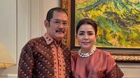 Pesona Mayangsari Bersinar di Makan Malam Keluarga, Elegan Bersama Suami