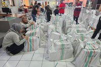 Pemprov Sulsel Kirim Bantuan Sembako dan Perlengkapan Bayi ke Korban Bencana di Sumatra
