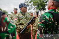 Menhan Sjafrie Sjamsoeddin Periksa Kesiapan Prajurit Perbatasan di Yonif TP 877/Biinmaffo