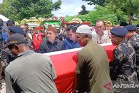 Jenazah Pilot ATR 42-500 Capt. Andy Dahananto Tiba di Rumah Duka Tangerang