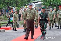 Menteri Pertahanan Tinjau Kesiapan Prajurit TNI di NTB: Peran Ganda untuk Pertahanan dan Kesejahteraan Rakyat