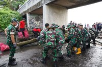 Kodam Udayana Bersih Pantai Padanggalak, Ratusan Prajurit Dikerahkan Jaga Lingkungan Bali