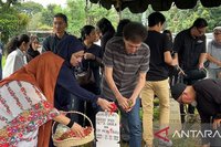 Donny Fattah God Bless Dimakamkan di TPU Kampung Kandang, Dikenang Sosok Disiplin dan Berdedikasi