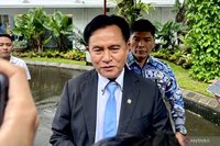 Menko Yusril Terima Informasi Keberadaan Buronan Riza Chalid di Malaysia