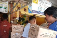 Bulog Baubau Distribusikan 8.900 Liter Minyakita, Tekan Harga Pasar di Kota Baubau