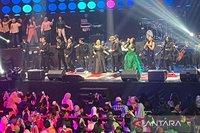 Konser Badai Pasti Berlalu: Nostalgia Karya Erros Djarot Pukau Balai Sarbini