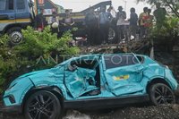 Mengungkap Penyebab Mobil Listrik Mati Mendadak Saat Melintasi Rel Kereta Api