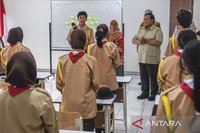 Hardiknas 2026: Pakar Apresiasi Peran Krusial Sekolah Rakyat dan Sekolah Garuda