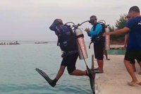 Aksi Heroik Polisi Selamatkan Ponsel Wisatawan di Pulau Pari