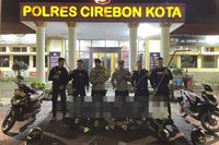 Polres Cirebon Kota Gagalkan Rencana Tawuran Bersenjata Tajam di Kesambi, Lima Pemuda Diamankan