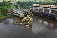 Perum Jasa Tirta I Lakukan Pembersihan Sedimen Bendungan Blitar, Jamin Ketahanan Pangan dan Energi