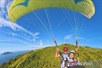 Wisata Paralayang Gorontalo Utara di Puncak Dunu Dongkrak Kunjungan Turis