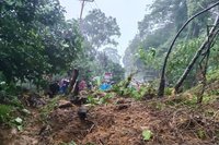 Polisi Tutup Total Arus Padang-Painan Akibat Longsor, Pembersihan Material Dipercepat