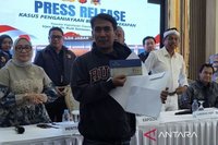 Gubernur Jabar Salurkan Hadiah Sayembara Korban Penyekapan untuk Masa Depan Keluarga