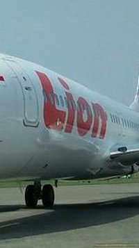 Jarak Pandang Tertutup Kabut Asap, Lion Air Gagal Landing di Palembang & Putar Arah ke Batam